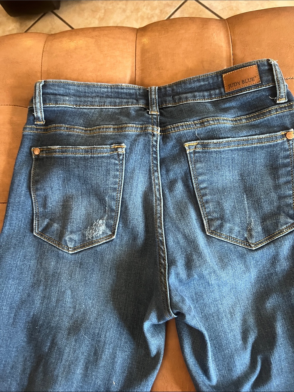 Judy Blue Mid-Rise relaxed fit Jeans in Medium Blue wash sz7/ 28